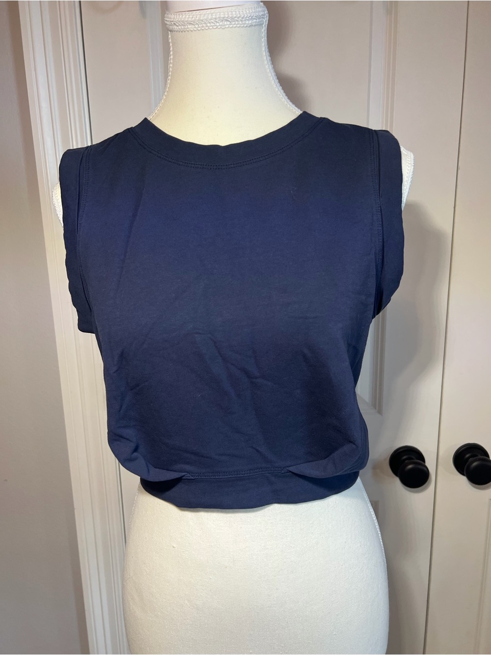 Classic Navy Sleeveless Crop Top-Arrive Guide